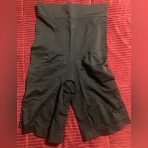 Skinny girl smoothers and shapers black nylon hip shaper